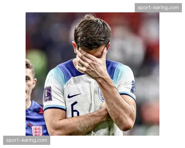 马奎尔社媒暗指判罚牵强 称如今足球就是这样引发热议